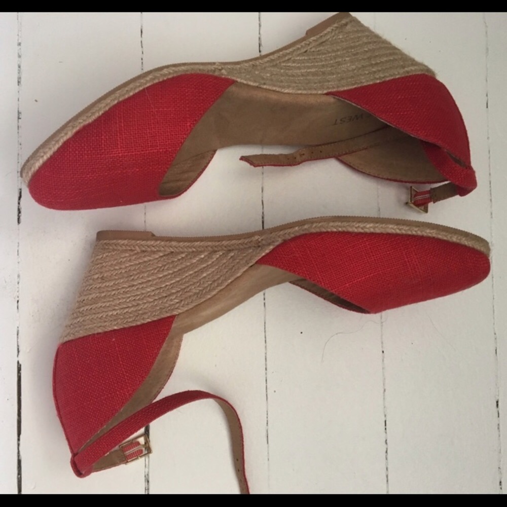 Red linen wedge espadrilles with buckle